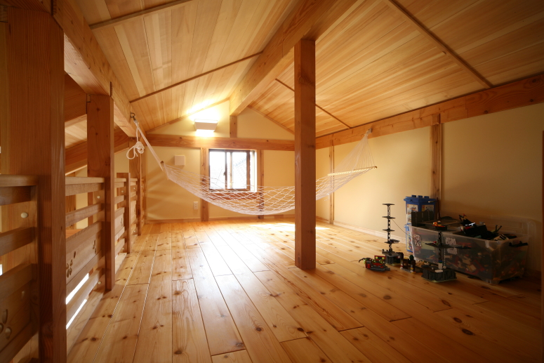 いろいろな用途に使える小屋裏収納です。